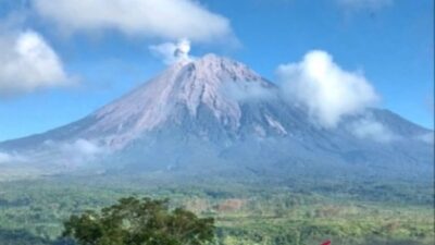 Gunung Semeru Erupsi Dua Kali di Pagi Hari Ini