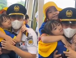 Anak-Anak SD Menyapa Masinis LRT, Netizen: Gemas Banget Ya!