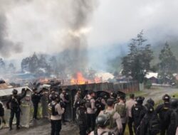 Kericuhan Pilkada Puncak Jaya: Pendukung Paslon Salipanah, 40 Rumah Terbakar