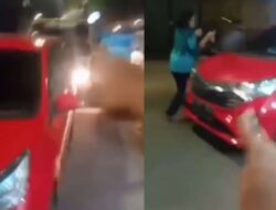 Emak-emak Ras Terkuat di Muka Bumi: Parkir Mobil di Tengah Jalan Sebabkan Macet