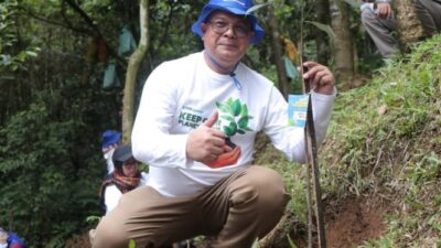 BCA Syariah Mengajak Jurnalis Memperingati Hari Menanam Pohon Indonesia dengan Penghijauan di Hutan Organik