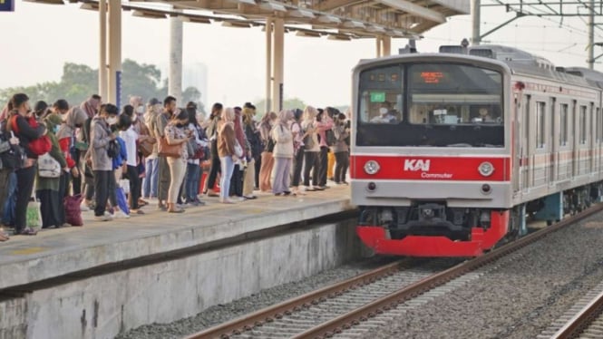 Penumpang Wanita KRL Commuter Kecelakaan, Ponsel dan Uang Hilang Dicopet