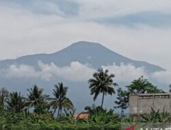 Peningkatan Aktivitas Vulkanik Gunung Slamet: Imbauan BPBD untuk Tetap Tenang