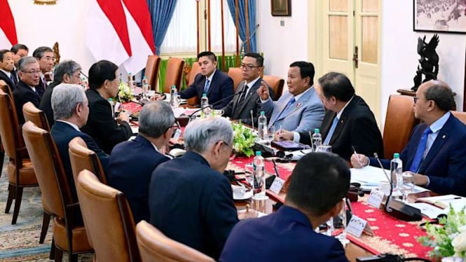 Prabowo dan Pengusaha Jepang Berbincang di Istana