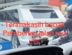 Prabowo Presiden Memberikan Contoh Kesadaran Aturan Prioritas dengan Memberi Jalan kepada Ambulans yang Sedang Berjalan