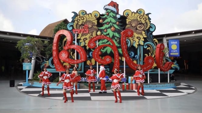 "Kearifan Budaya Bali Mewarnai Suasana Natal di Bandara Ngurah Rai"