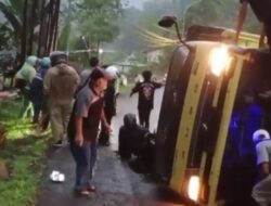 “Kecelakaan Truk di Tanjakan Bohong, Dua Penumpang Sepeda Motor Terperangkap”